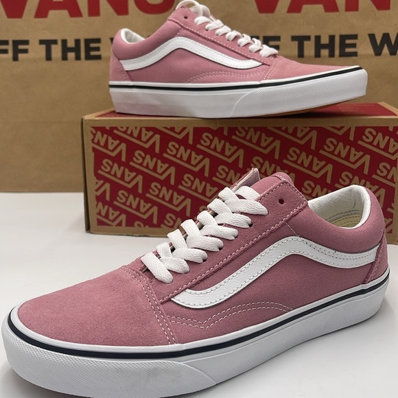 Vans WMNS Pink and White Sneakers Old Skool
Color Theory Foxglove
VN000CT8C3S - Picture 15 of 16